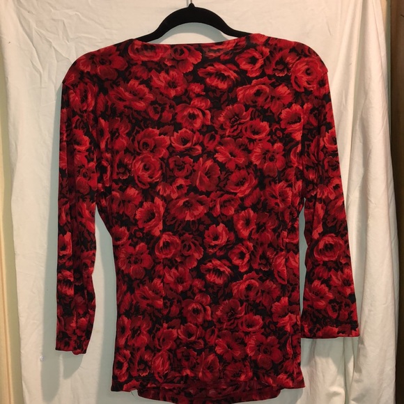 Jaclyn Smith cross body top with side rouching - Picture 3 of 4